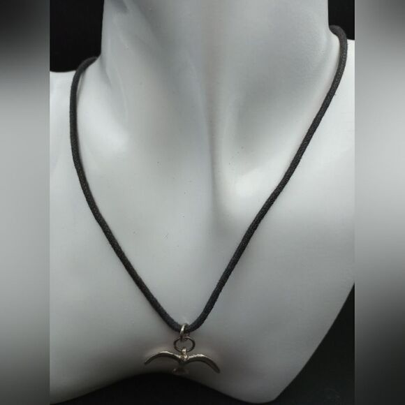 Jewelry - Elegant flying eagle bird necklace. Elegant! N327
